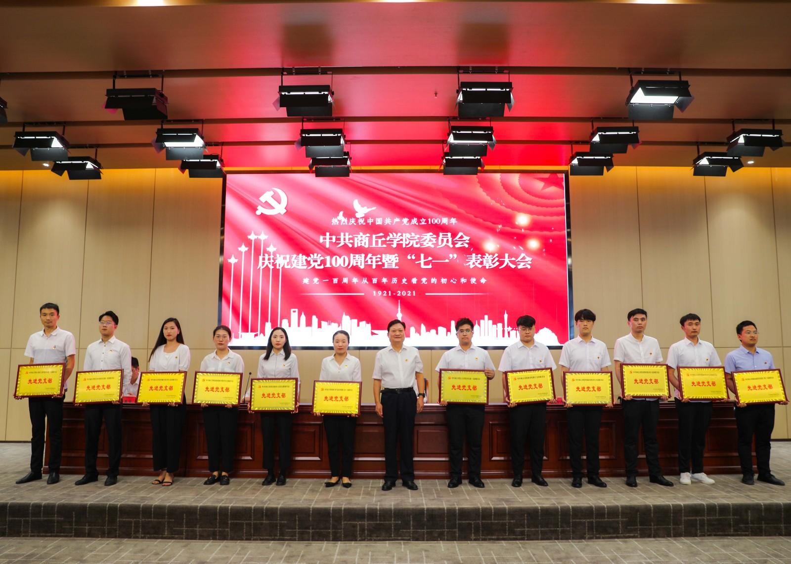 摄影记者于慧(3).jpg 摄影记者于慧(3).jpg